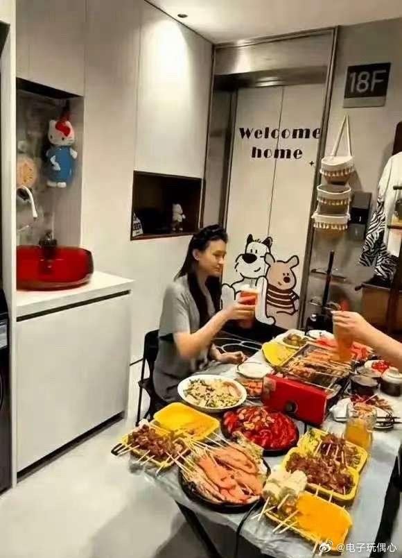 外卖小哥估计天都塌了，是不是以为走错了