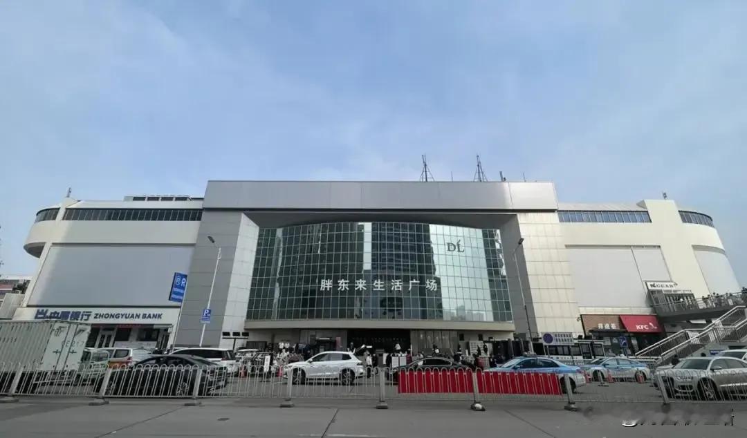 胖东来关店11年后，旧址彻底沦为“废墟”！11年前，2015年，胖东来新乡大