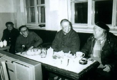 八十年代时,新疆生产建设兵团副政委史骥在广州出差，偶尔遇见了广东省旅游局党组书记