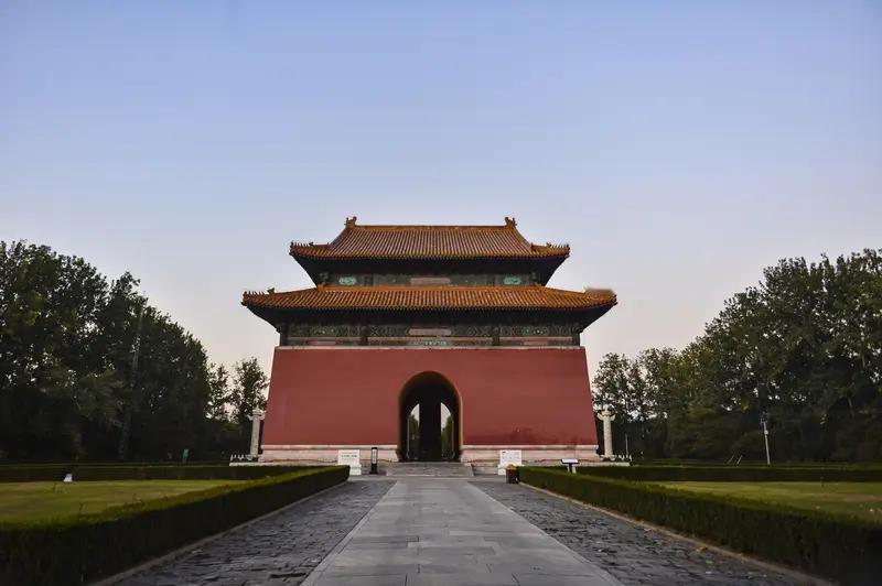 明朝迁都阴谋：仁宗暴毙背后的权力游戏明仁宗朱高炽登基后力主还都南京，却突然暴