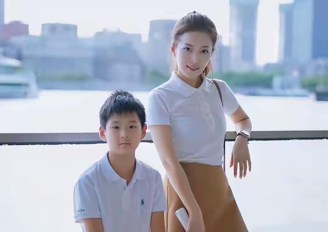 麻伊琳曾是东方卫视台柱子，主持《互动点点》火遍上海，事业巅峰时嫁珠宝商徐方达，2