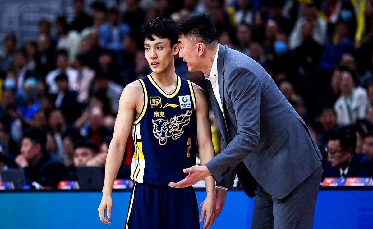 徐杰虽然没进国家队，但心里一直惦记着这支队伍。据广东媒体那边说，徐杰看着中国