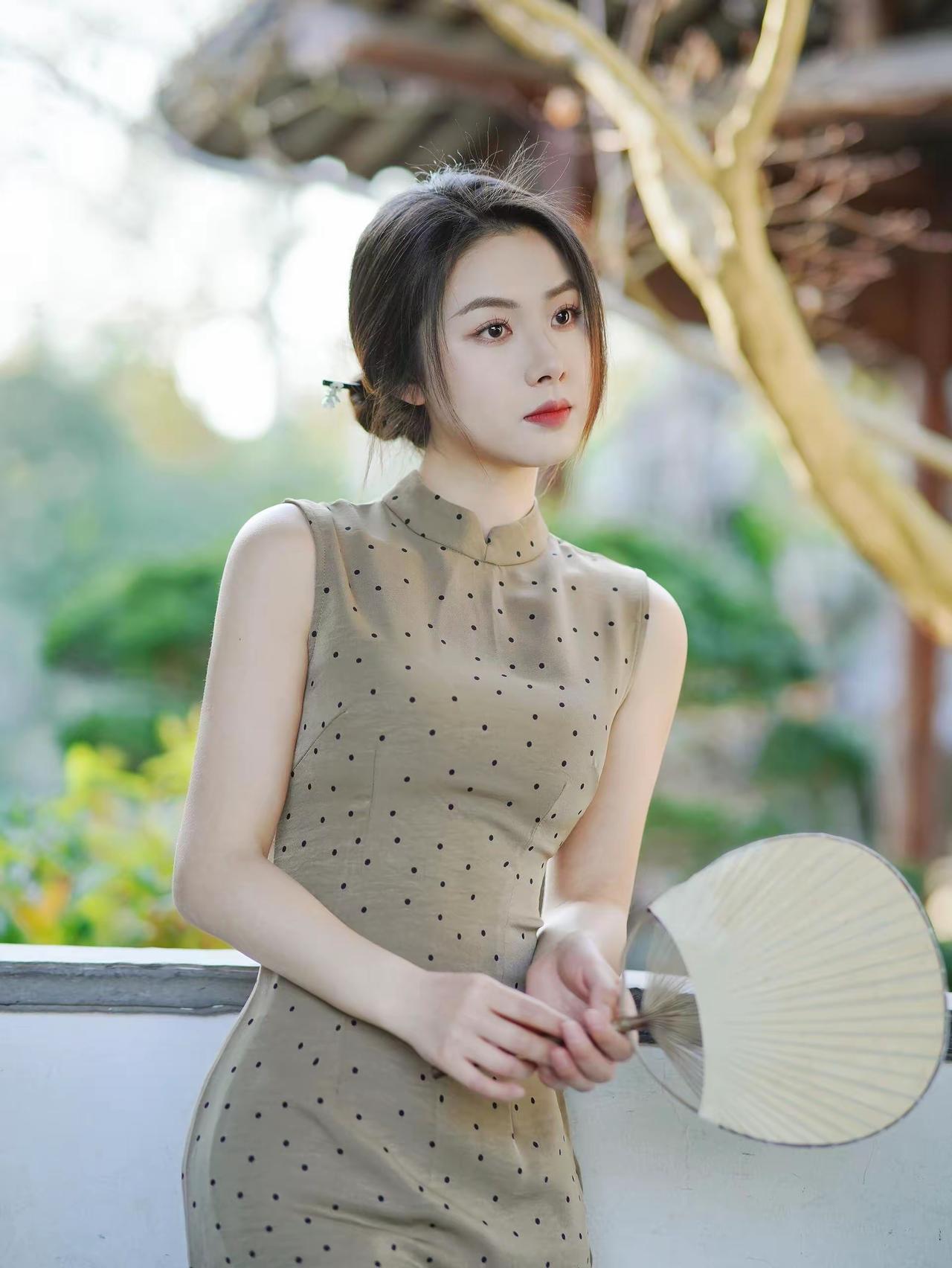 真正的爱，不是轰轰烈烈的誓言，而是细水长流的懂得。它藏在你递过来的半杯温水里，藏