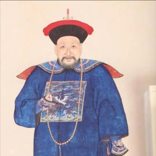 能在军机处一干40年的，整个大清独董诰一人。这哥们儿25岁殿试，本来稳坐一甲第三