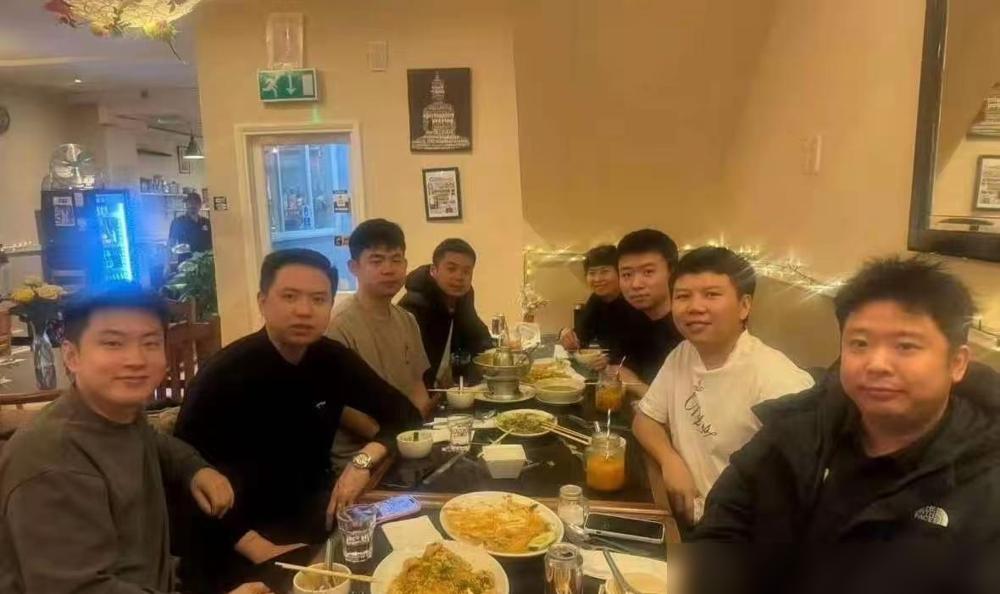 赵心童这事干得不地道，为了1万英镑，竟当众捅了兄弟肖国栋一刀。眼看那笔差不