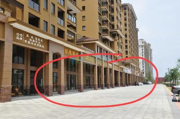 为什么我国地产开发商无法转型？有个朋友说做地产从买地到销售需要盖70多个公章，这