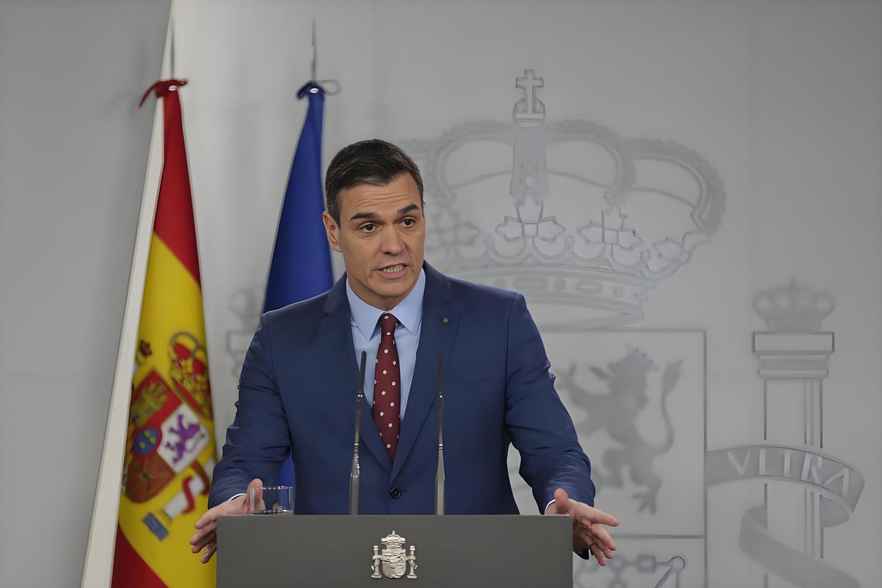 老朋友西班牙首相桑切斯来了。桑切斯，西班牙首相，1972年出生，今年54岁，