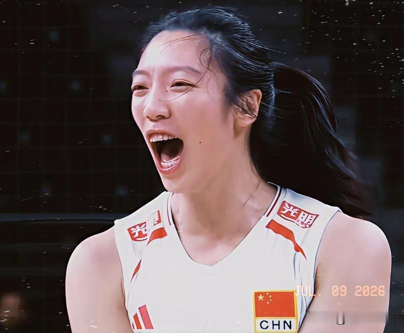 唐欣作为中国女排二年级新生，在今年的世联赛一直发挥非常出色，比赛中一直在进步，打