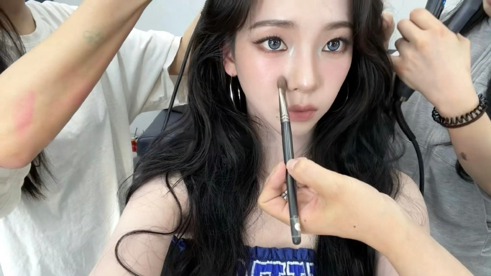 柳智敏时尚潮流女神柳智敏白色蕾丝吊带好松弛