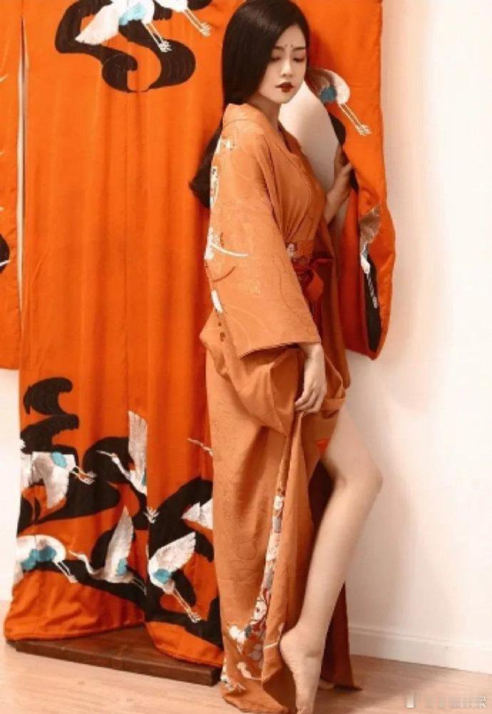 白鹿早期写真，这是真的很大胆了