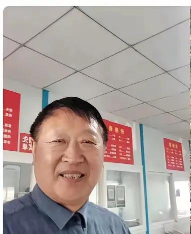 终于看到庐山真面目了！他就是姜洪涛的堂哥姜洪海！一看这个人的面相就是一个有福之