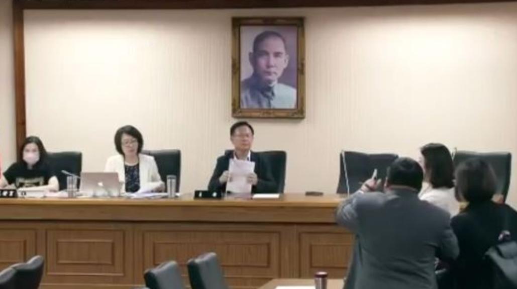 黄国昌协商突离席！吴思瑶傻眼：什么意思美国对台课征20%关税，赖清德称因签有保