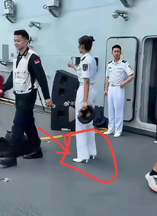 你是不是也看错了，好多人都觉得像高跟鞋​​​