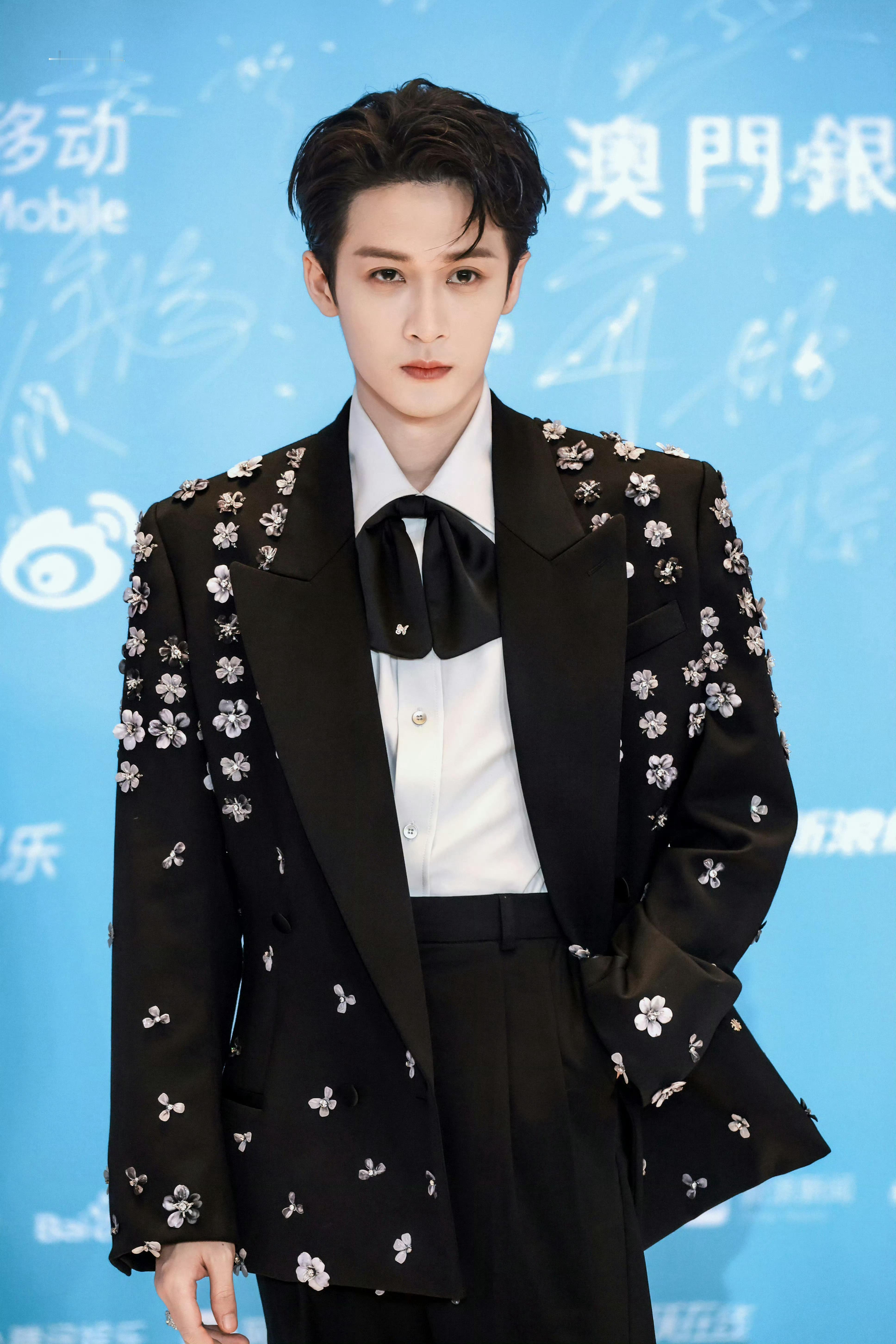 檀健次｜2025爱奇艺尖叫之夜生图先行！檀健次身穿AMIRI2026春夏系列