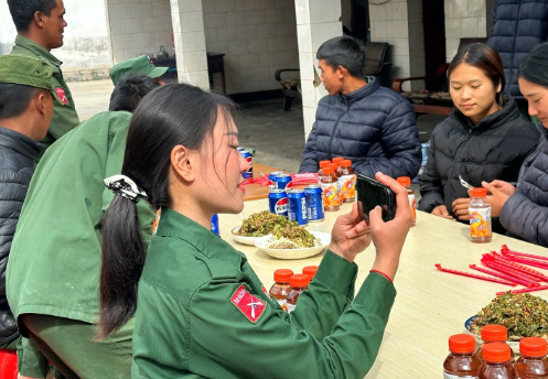 果敢军女兵撑起后勤大任