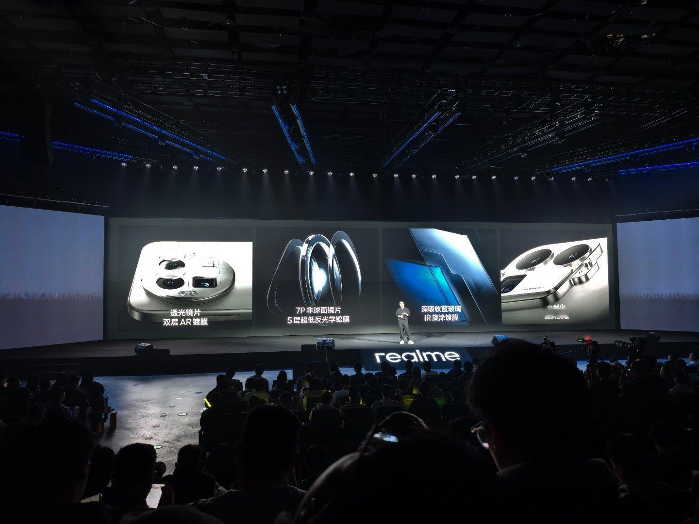 为了让真我GT8拍出“理光GR味儿”，realme这次可真是下了功夫。从操作逻辑