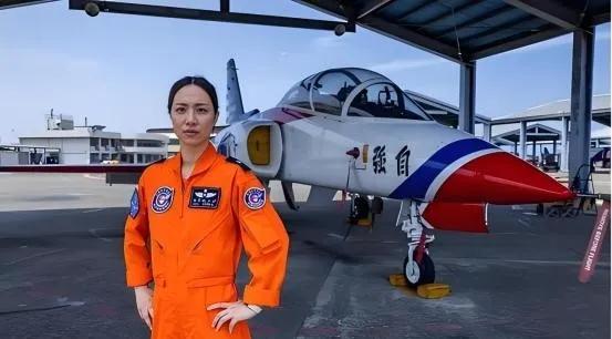 台湾女飞行员郭文静曾称：只要长官敢下令，我将毫不犹豫地击落歼20！我想说，长官下