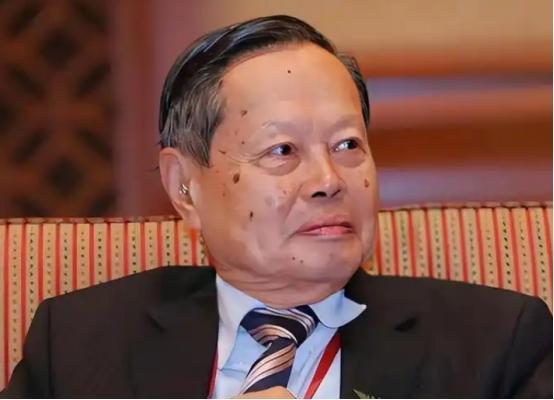 这就是物理大师存在的意义,一句话给国家省了200亿美元。  在欧洲日内瓦的