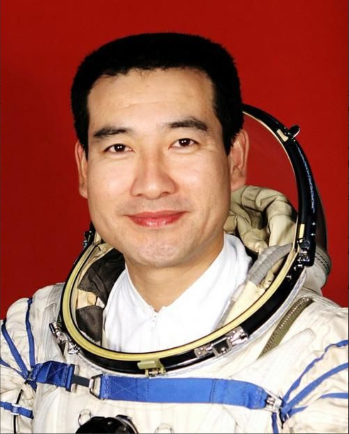 2008年，神舟七号宇航员翟志刚，在进行太空任务的时候，舱门突然发生意外无法打开