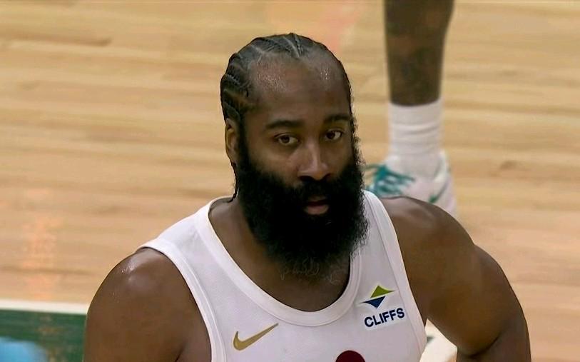 只要哈登稳，骑士就稳赢！骑士上一场爆冷输独行侠，哈登打的极其拉胯，堪称输球罪