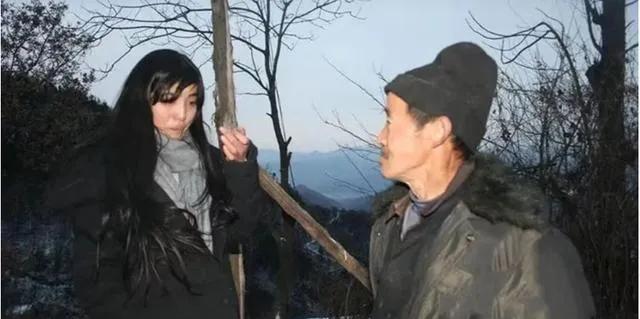 1998年，浙江，5岁女孩被寄养到陕西，一个农民家里。6年后，亲生父母强行把她领