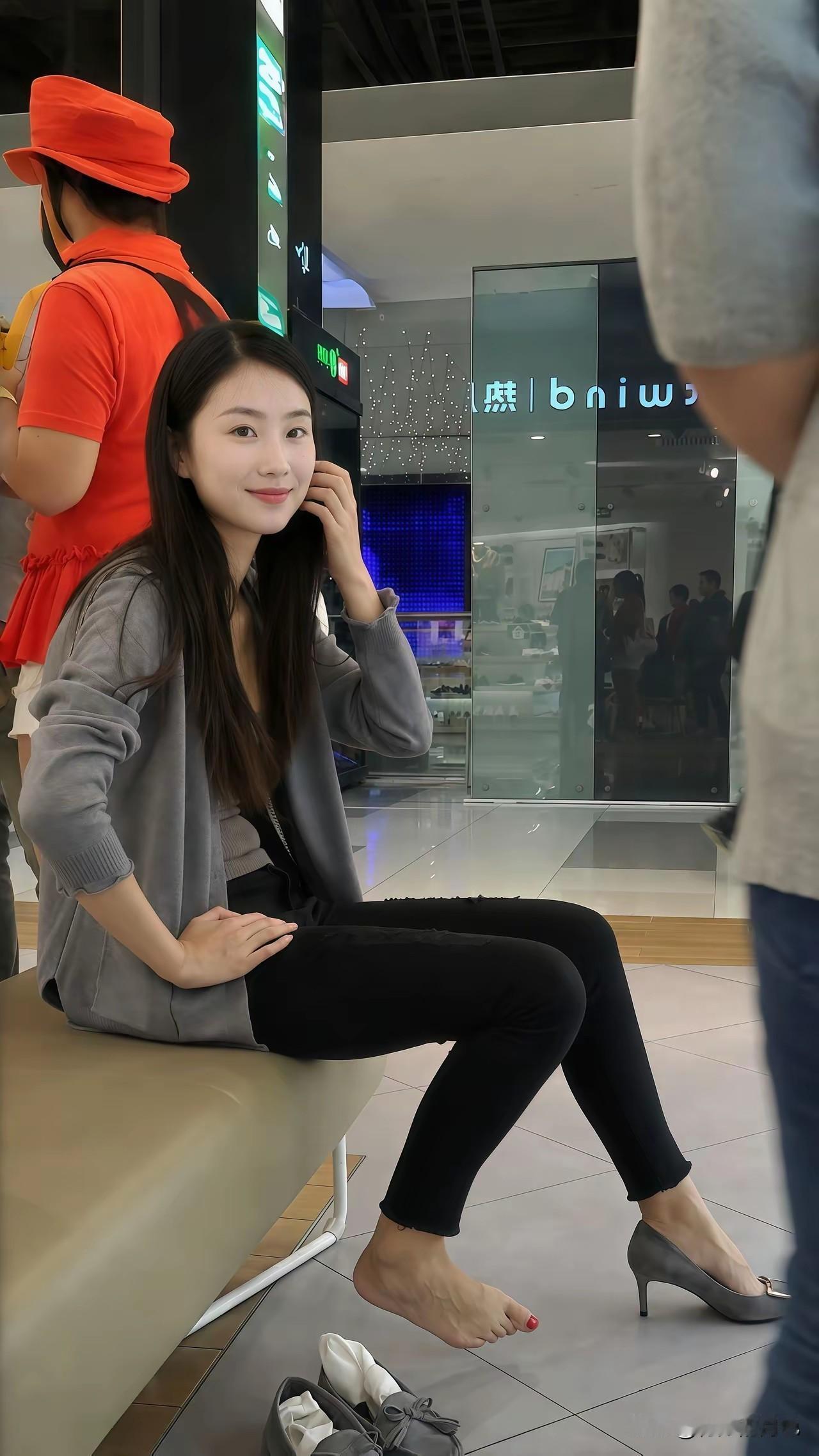 气质这一块完全不输女明星。不知道有没有20岁。