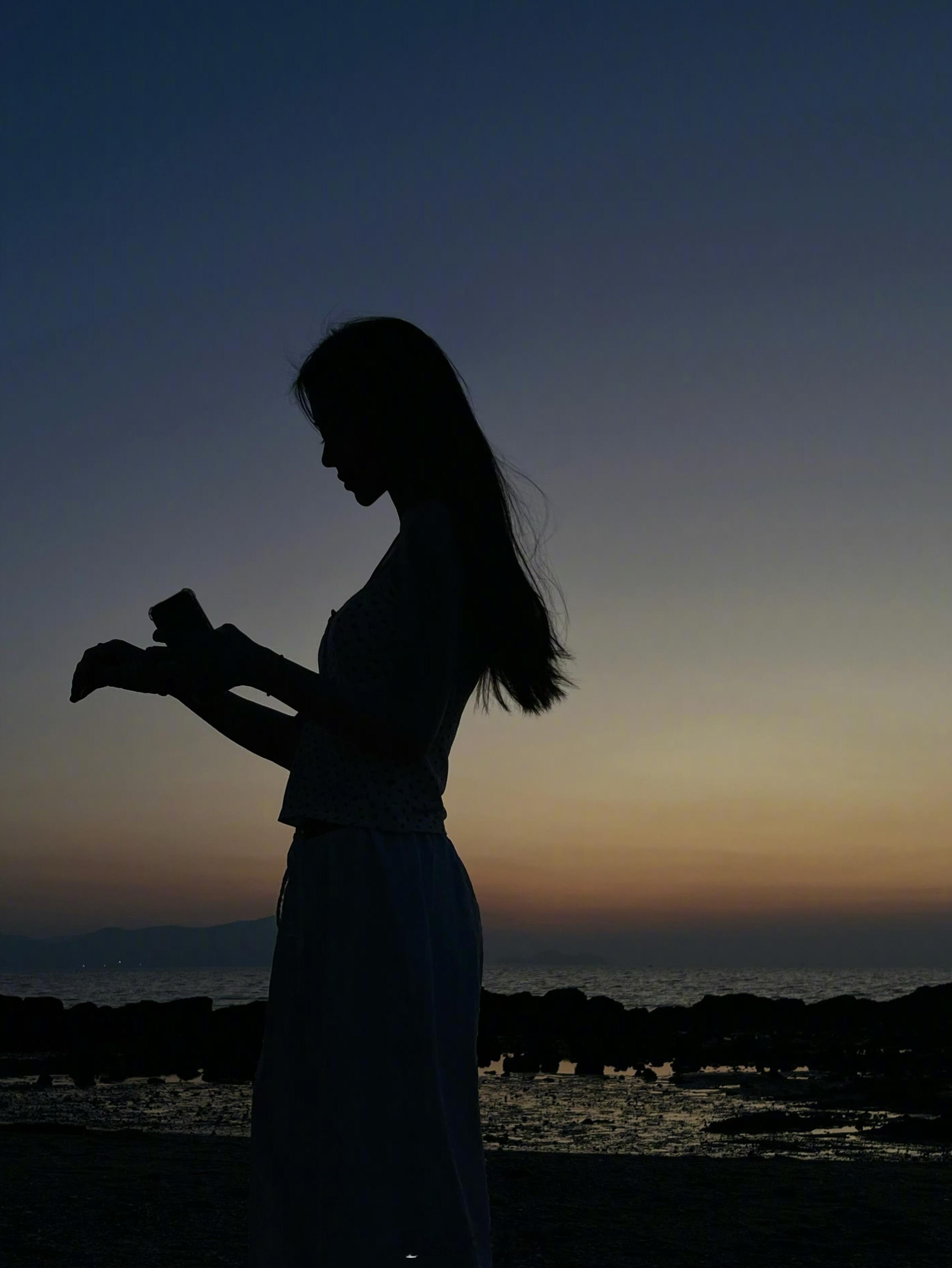 不懂这张图的人有难了，姐姐腰好细