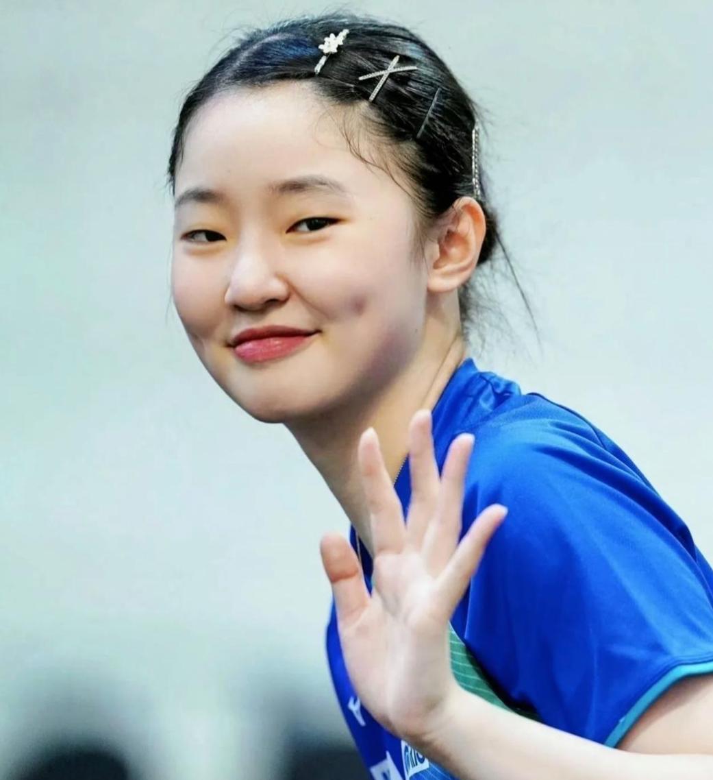 张本美和真厉害了！一个人，参加四项比赛，女单、女双、混双和女团。这说明了