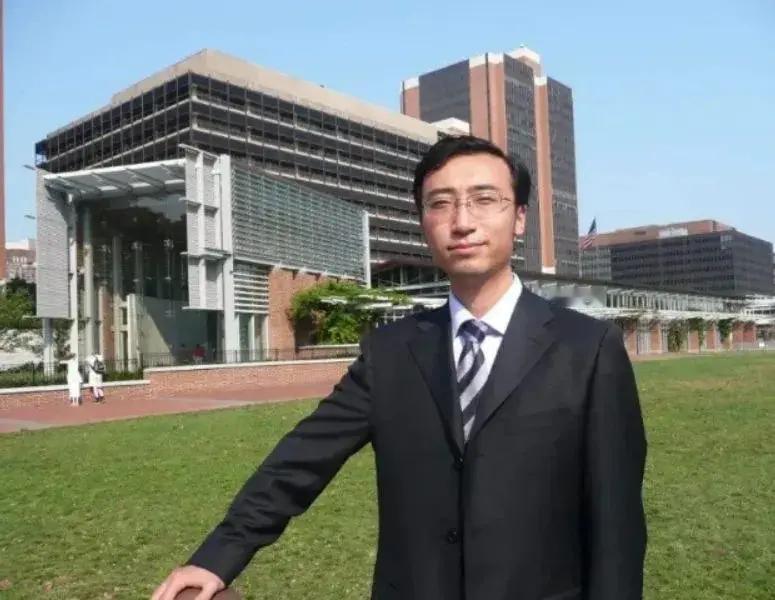 一个清华的研究生，找工作接二连三地碰壁，后来他一气之下，跑去应聘月薪40