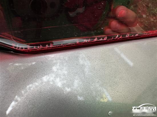进口A7尾灯自然开裂拒保进口奥迪A7车主在车质网投诉，提车不到一年，后尾灯多处龟裂。车尾无事故、无撞