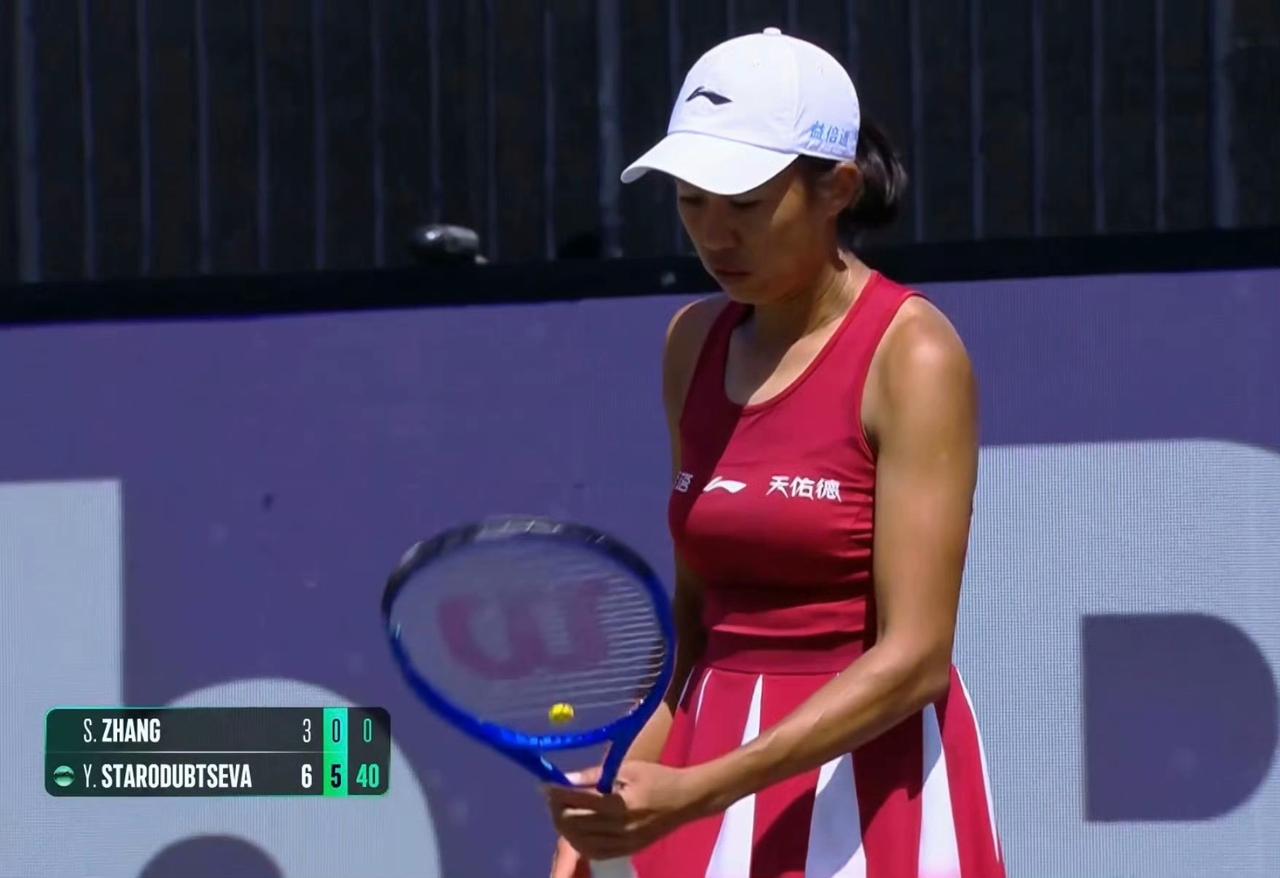 袁悦三盘大战艰难晋级，张帅改穿红袍吞蛋出局，遭遇单打四连败！WTA500查尔斯