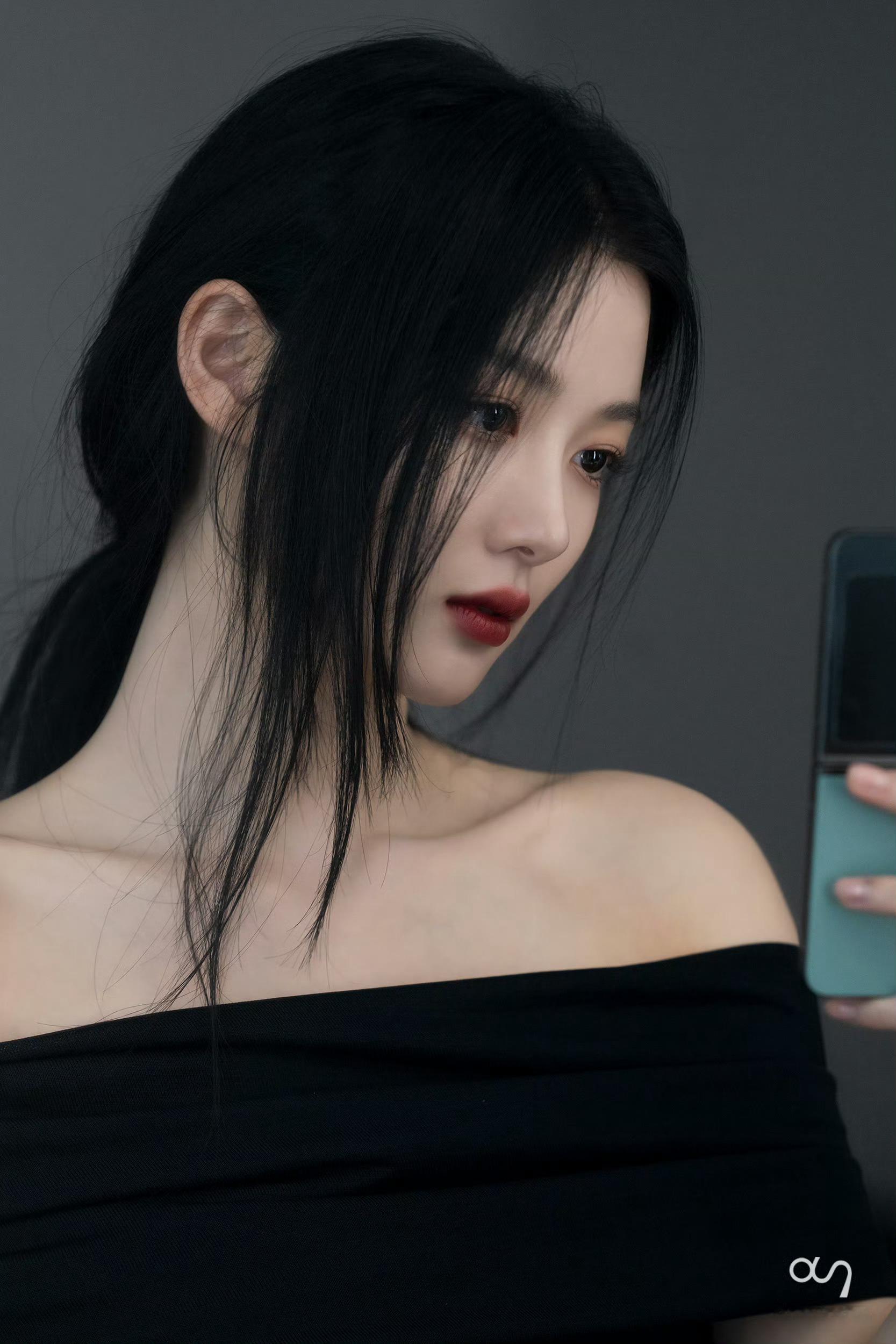 金裕贞我喜欢的两个韩国妹妹之一。她和我欧巴当年合作的《一枝梅》。获得SBS演技大