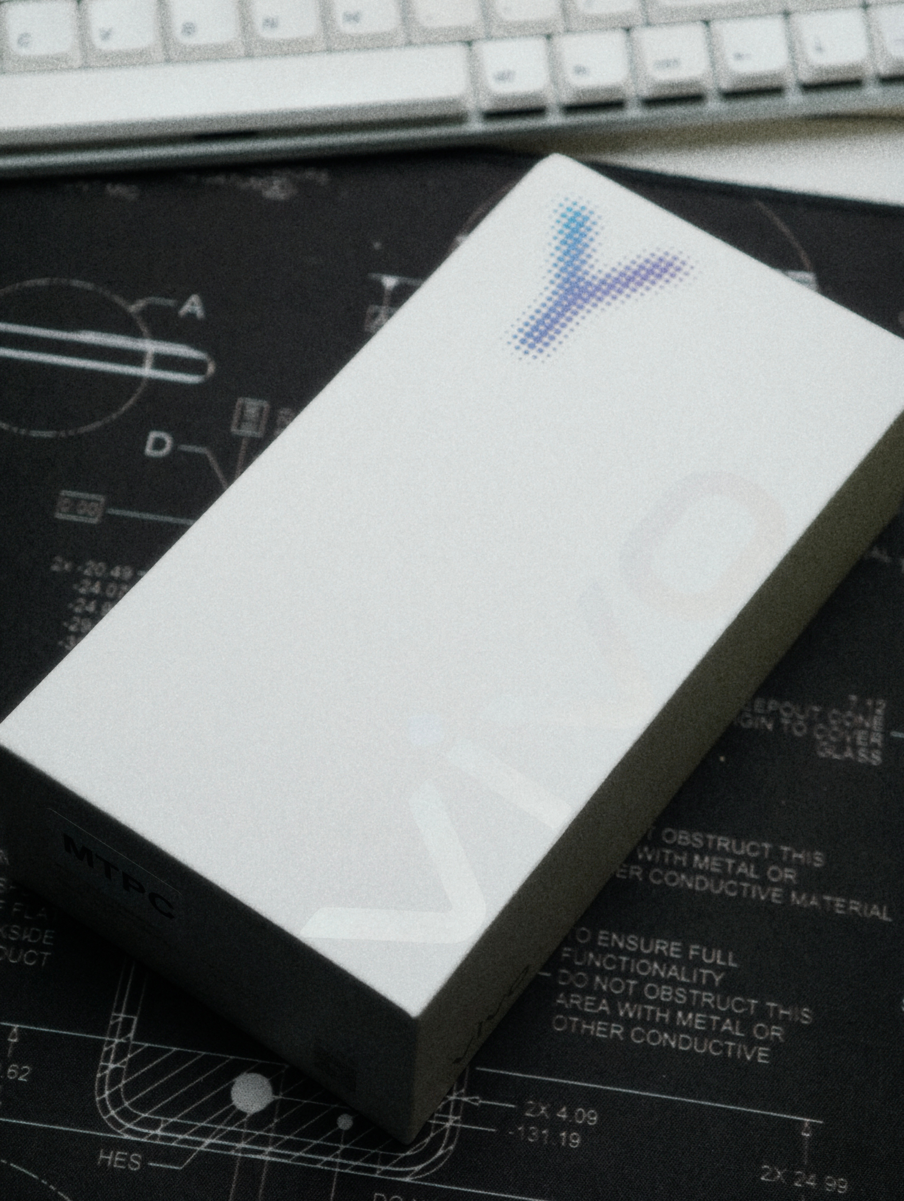 vivoY600i开箱上手vivoY600i是一台主打耐用的入门机。复