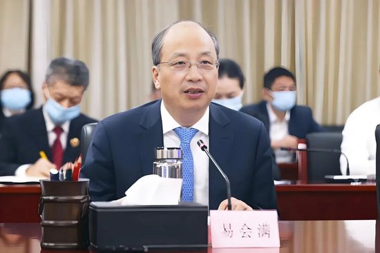 易会满: 从“草根行长”到“金融巨虎”的坠落
