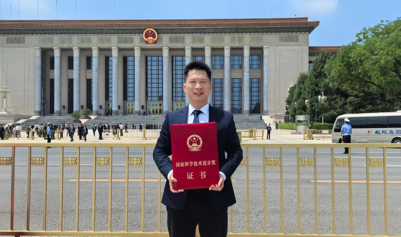 杭电80后副校长颜成钢太牛了，不到42岁斩获国家科技大奖，这才是真正的年轻有为！