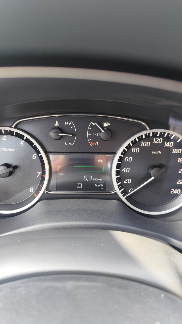 轩逸其实它的油耗真实油耗比表显更低。我之前提车的时候加到跳枪，然后跑了520