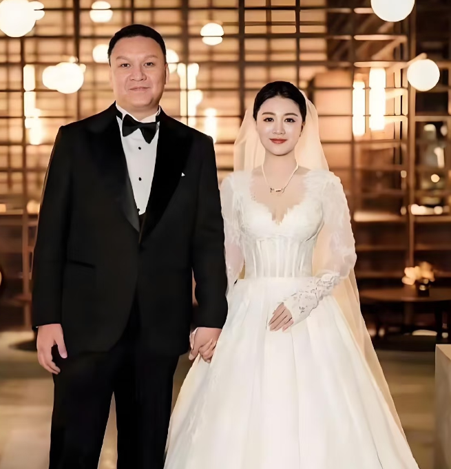 李嘉格以后很难再婚了不是因为她离过一次婚，也不是因为她有两个孩子，而是因为她已