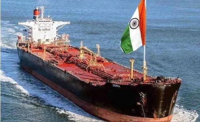 印度被逼急了，正在用美元以外的货币大量从俄罗斯购买石油！据彭博社25日报道，在地