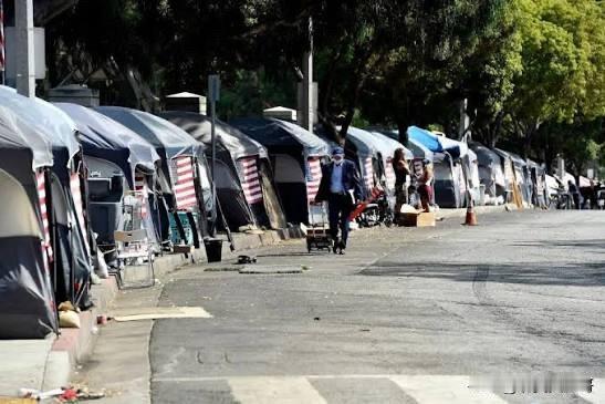 美国流浪汉为何有增无减的四大原因美国属于全球发达国家，而然街头却
