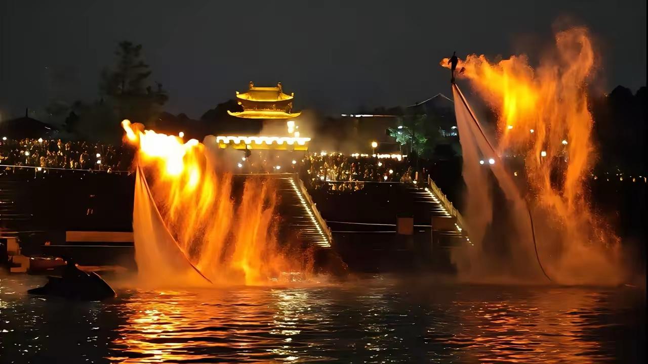 4天吸客千万：这个长假，谁把“流量”变“留量”？长假前四天，上海1511万人次