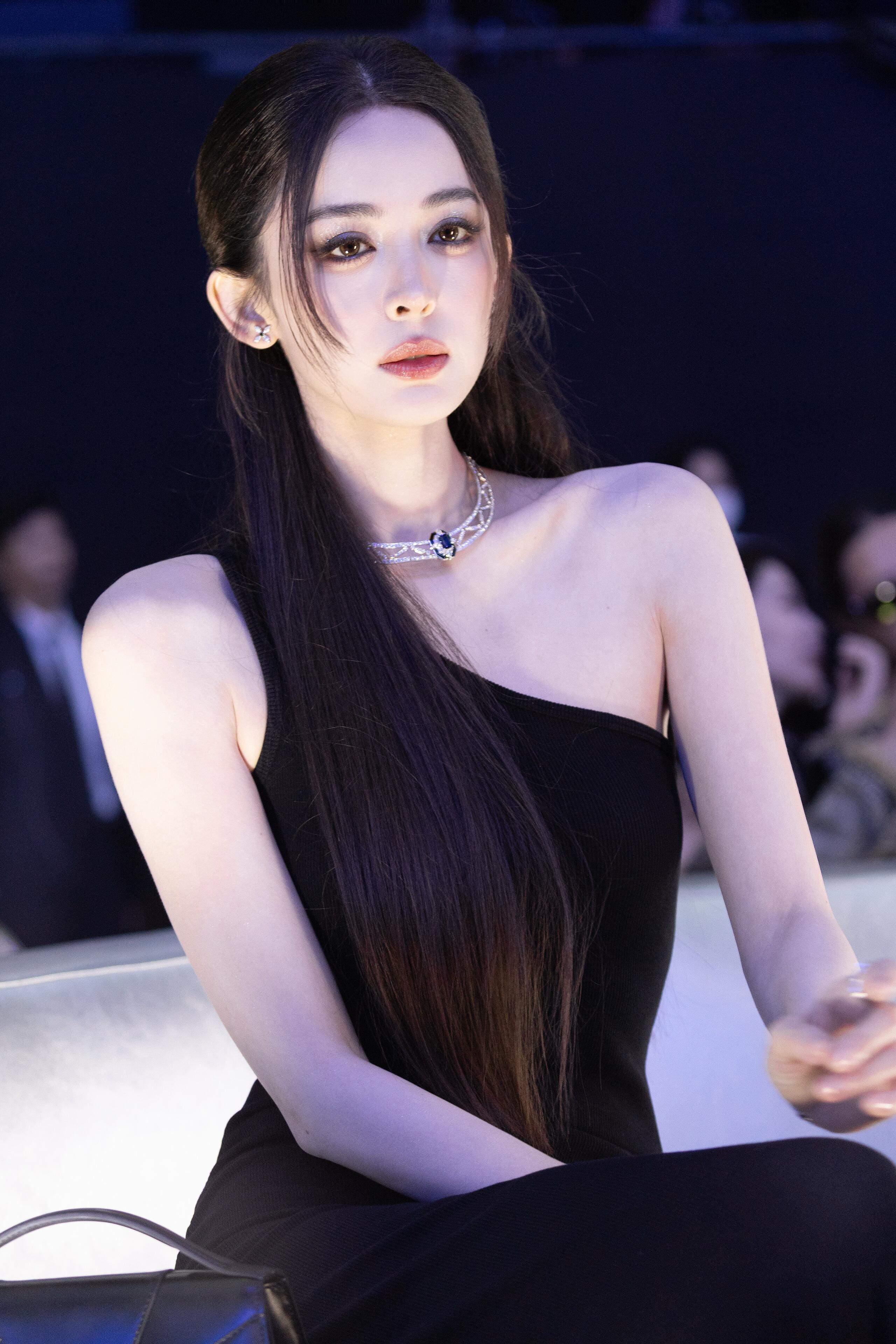 原来娜扎玩密室也会害怕到抓人摄影师在SMFK活动上拍的娜扎（这组全是新的生图）