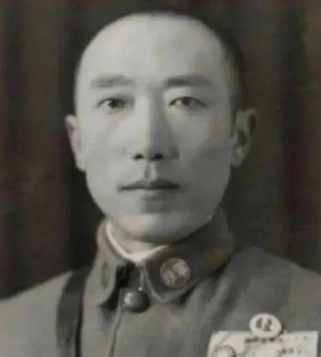 1941年2月的一个深夜，山西应县新堡，一座土堡子已经快被打成了废墟。炮火刚