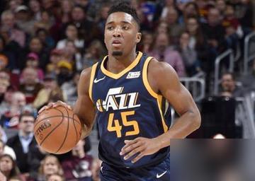 一个曾经的MVP，现在跑来给一个27岁的年轻人当二把手。两年7500万，合同