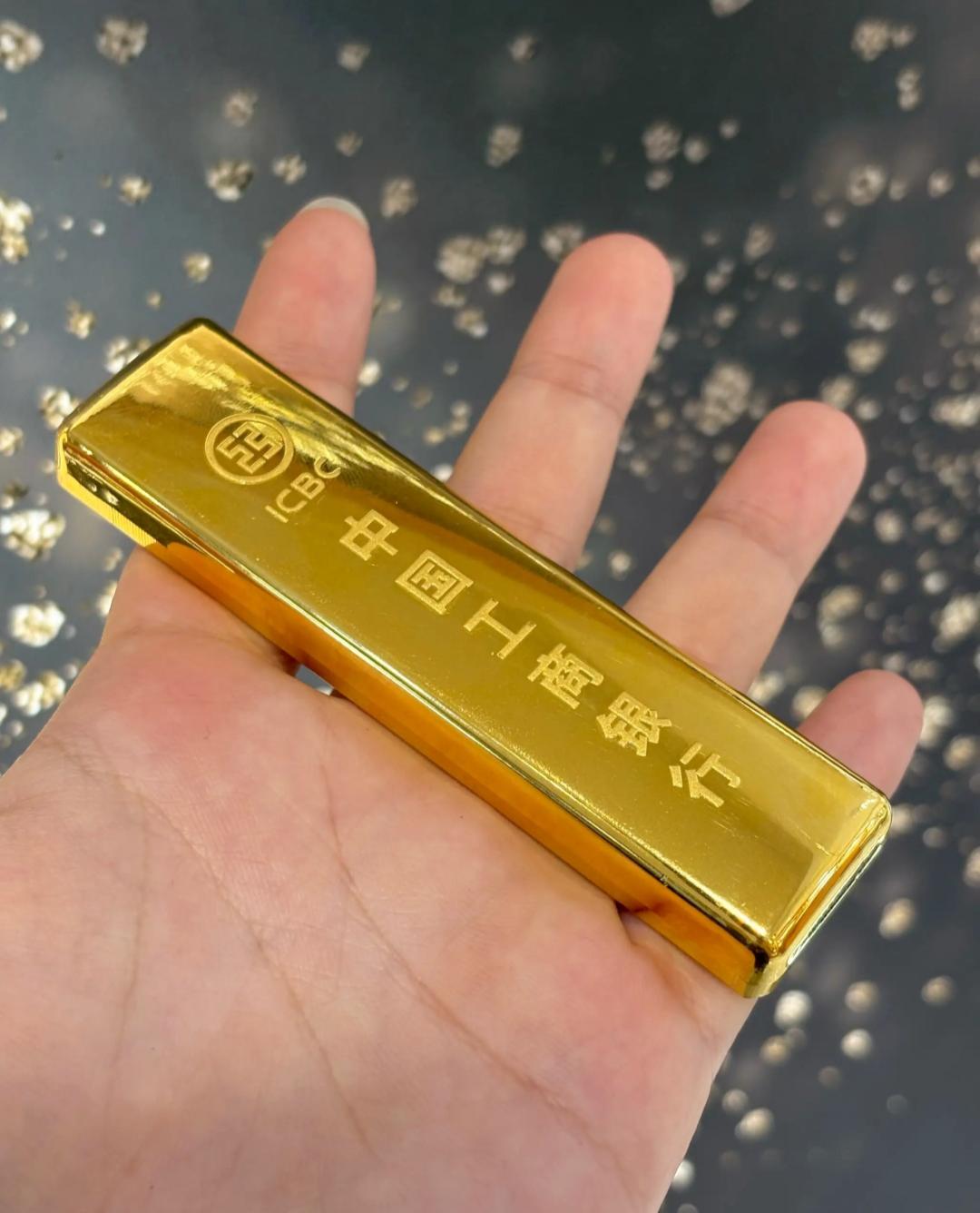 黄金开始大量抛售了最近刷到很多文章都在讲，央行开始抛售黄金了，我觉得是该入手了，