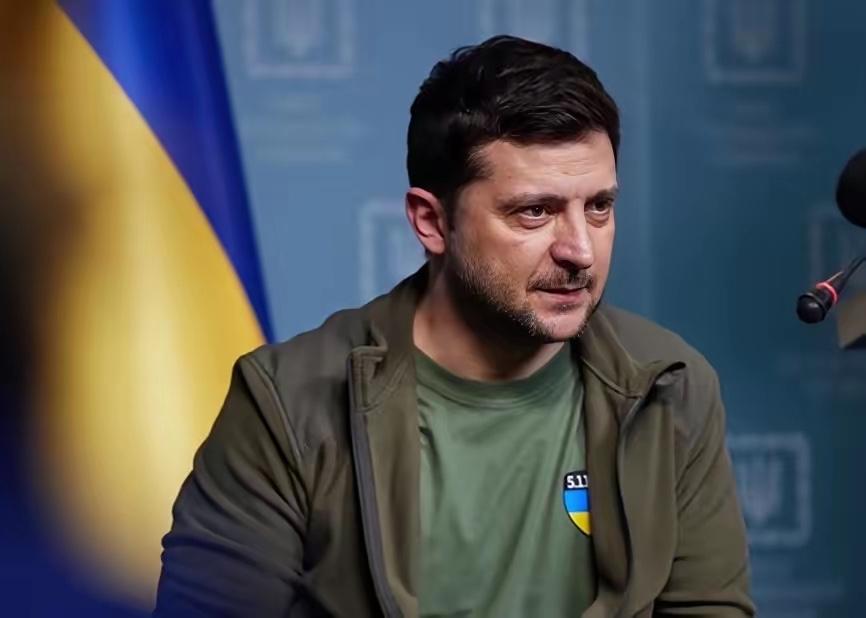 泽连斯基反向邀约，口出狂言：我在基辅等普京，看他敢不敢来！泽连斯基这话说得太