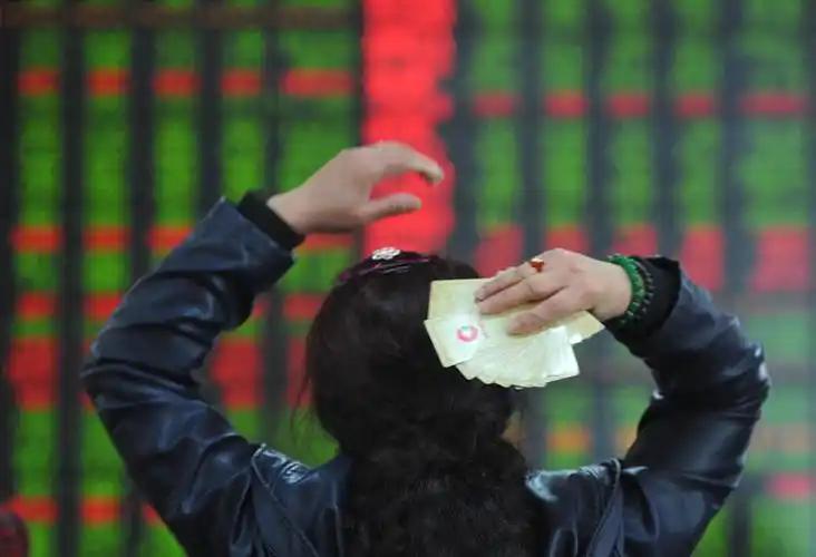 一位朋友在10元附近投了15万元，股价涨到12元不卖，涨到15元也没卖，最后涨到