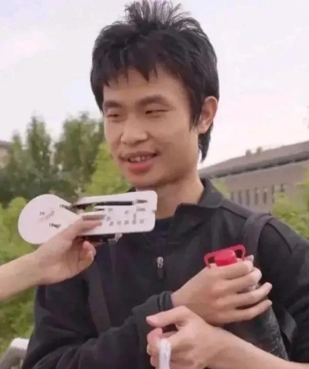 北大韦神做今年高考数学能考多少分。今天让读高二的女儿做了今年的高考高数，考了10