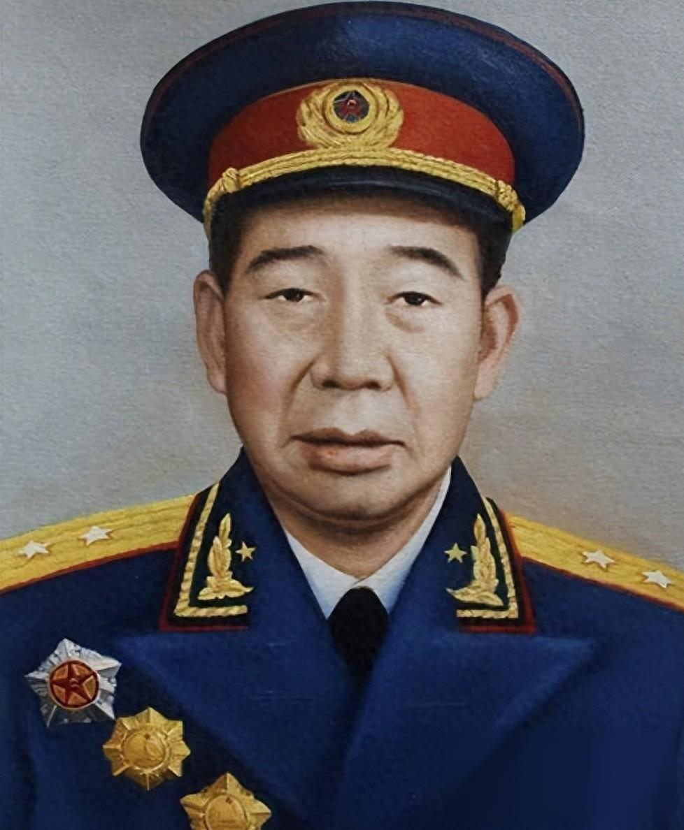 1982年北京八宝山，开国中将杨国夫追悼会正在进行。突然，十余名日本老人缓步走入