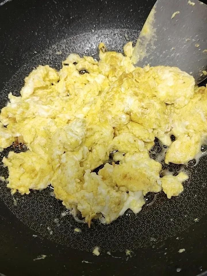 今天我煎鸡蛋的时候又被妈妈说我不会煎蛋了[捂脸哭]平常我就不喜欢多有多严重口味的