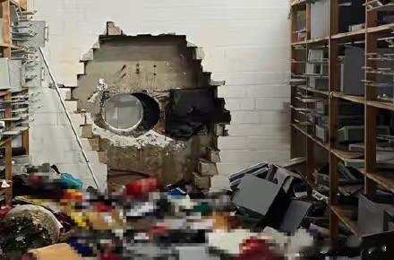 德国西部银行惊天窃案：3200个保险箱遭撬损失数千万欧元新华社柏林12月3